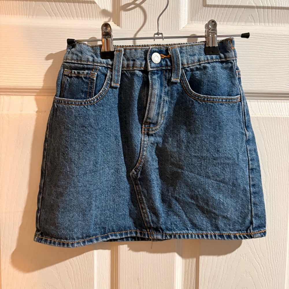 Old Navy Girl’s Denim Skirt, Size 8 - Picture 1 of 4